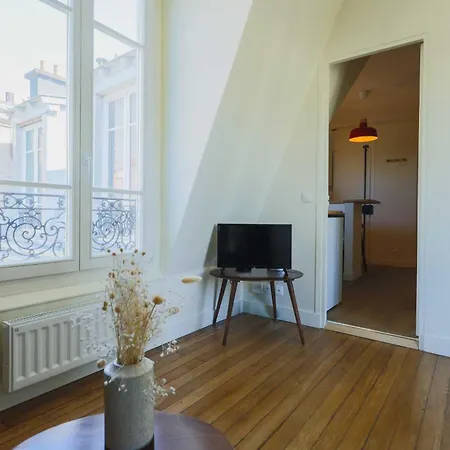 Charming 2p - 16eme Avenue Foch Apartment
